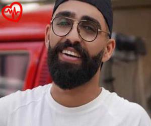 کاور آهنگ حالا من منتظر به پشت در از اشکان عرب به همراه متن ترانه اثر اشکان عرب